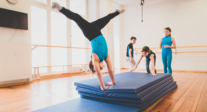 acrobatics children detail